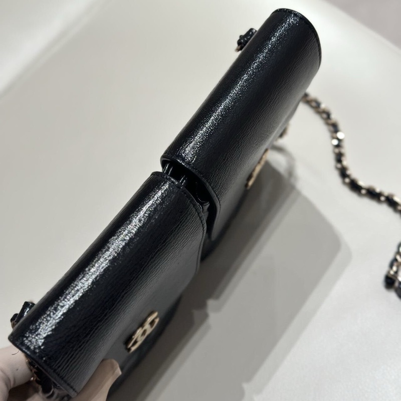  Chanel黑金油蠟皮雙子星 雙Logo斜挎包，稀有款。-8