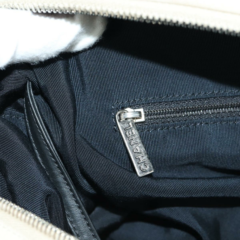 【日本直送】香奈兒 (CHANEL) 絎縫鏈條肩背包，象牙色皮革，銀色雙C標誌，貨號 171501A-19