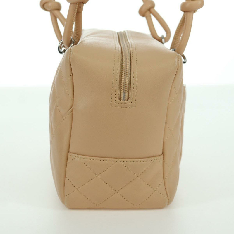 【日本直送】香奈兒 Cambon 系列絎縫手袋，羊皮材質，米色，銀色雙C標誌，正品編號 173372SAM-3