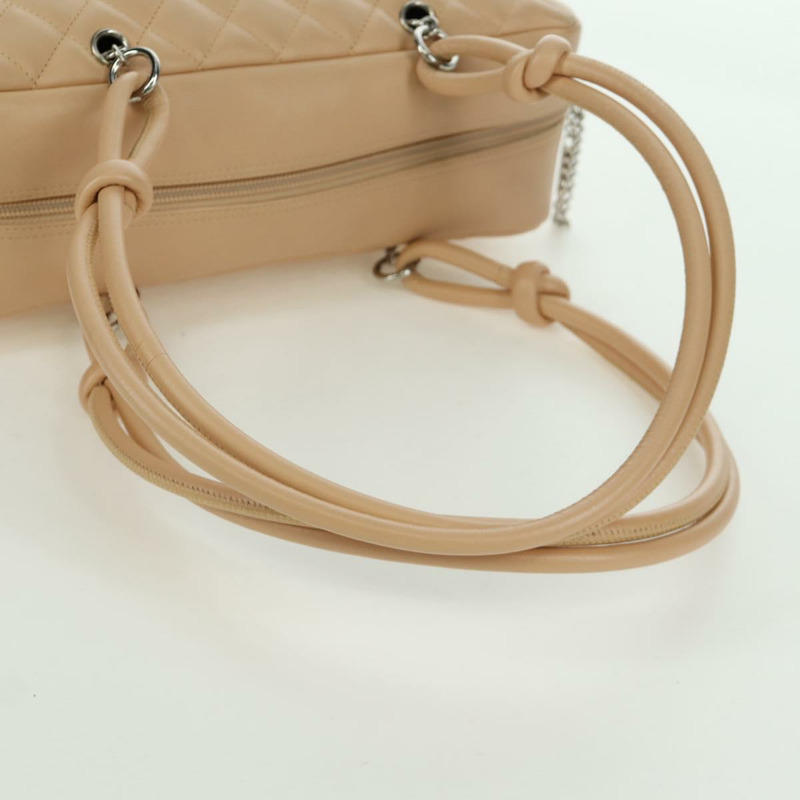 【日本直送】香奈兒 Cambon 系列絎縫手袋，羊皮材質，米色，銀色雙C標誌，正品編號 173372SAM-6