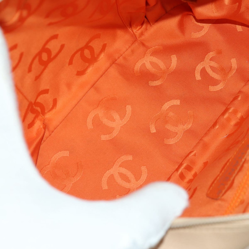 【日本直送】香奈兒 Cambon 系列絎縫手袋，羊皮材質，米色，銀色雙C標誌，正品編號 173372SAM-17