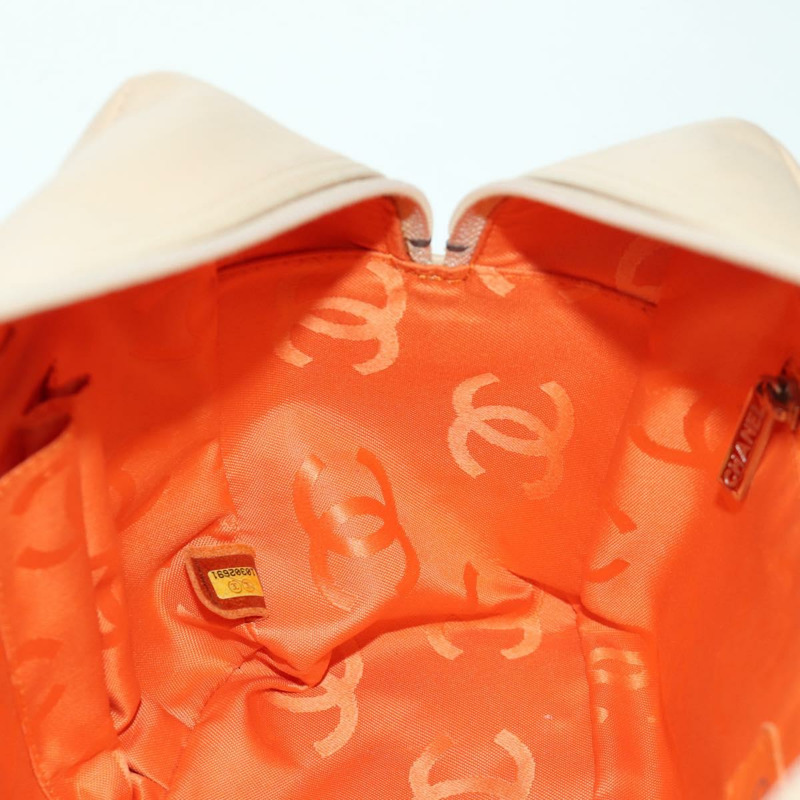 【日本直送】香奈兒 Cambon 系列絎縫手袋，羊皮材質，米色，銀色雙C標誌，正品編號 173372SAM-18