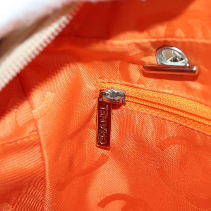 【日本直送】香奈兒 Cambon 系列絎縫手袋，羊皮材質，米色，銀色雙C標誌，正品編號 173372SAM-20