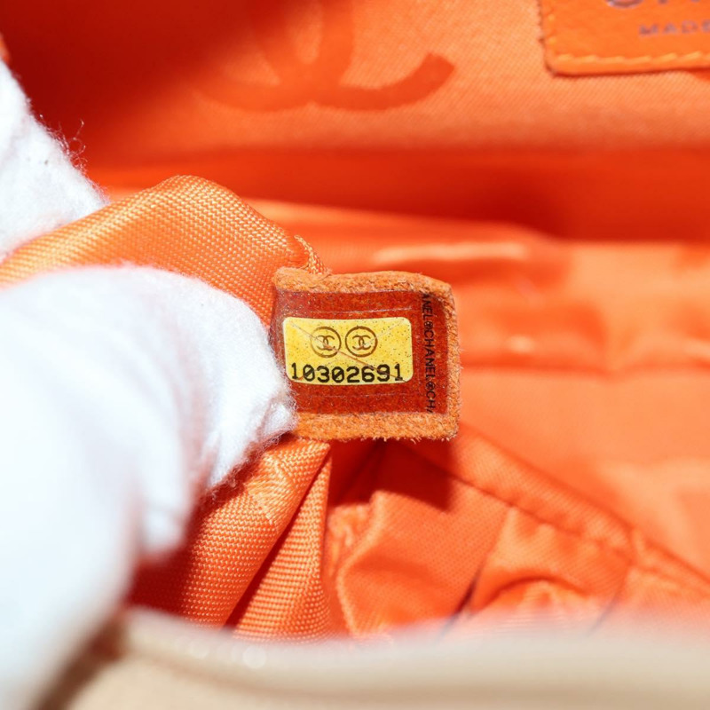 【日本直送】香奈兒 Cambon 系列絎縫手袋，羊皮材質，米色，銀色雙C標誌，正品編號 173372SAM-22