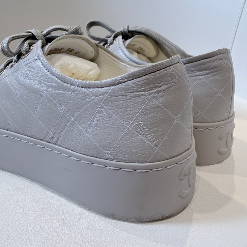 Chanel✨2025P 油蠟牛皮暗紋logo厚底餅乾鞋大頭鞋 #38-10