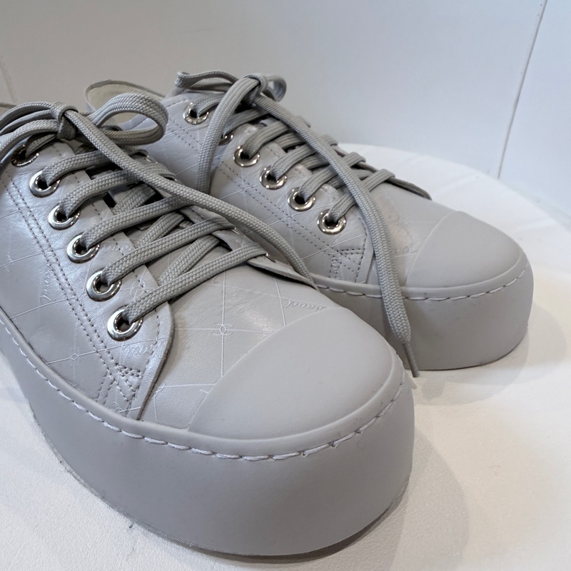 Chanel✨2025P 油蠟牛皮暗紋logo厚底餅乾鞋大頭鞋 #38-11