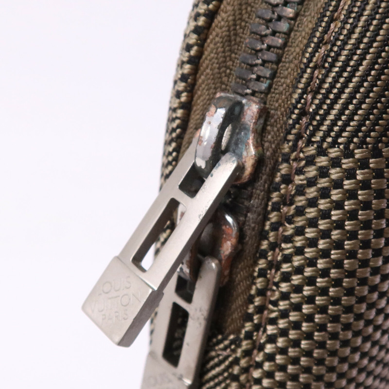 LOUIS VUITTON Damier Geant Mage Sling Bag銀扣腰包-14