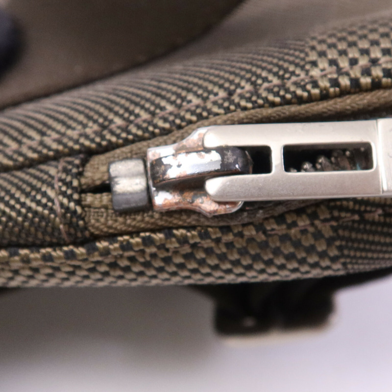 LOUIS VUITTON Damier Geant Mage Sling Bag銀扣腰包-16