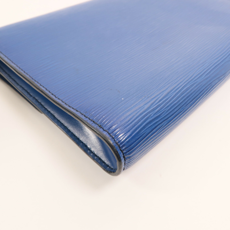 LOUIS VUITTON Epi Pochette Arche金扣肩背袋-11