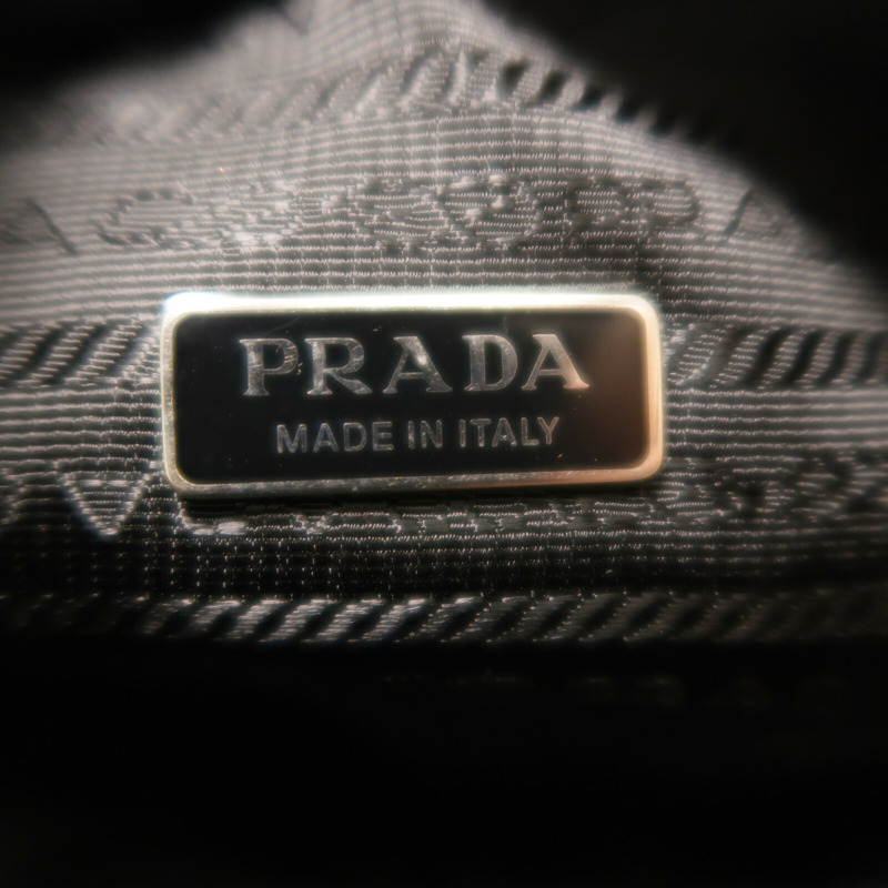 PRADA 牛皮皮革Triangle Bag銀扣肩背袋-5