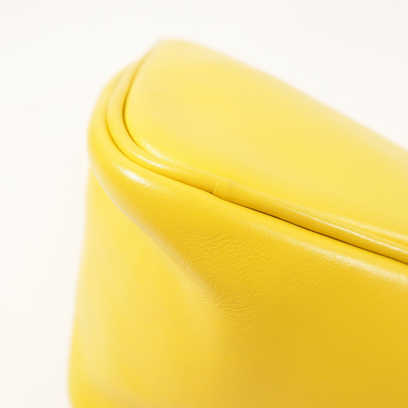 PRADA 牛皮皮革Triangle Bag銀扣肩背袋-12