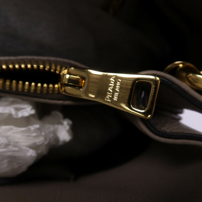 PRADA 牛皮皮革Vitello Daino金扣手挽肩背兩用袋-7