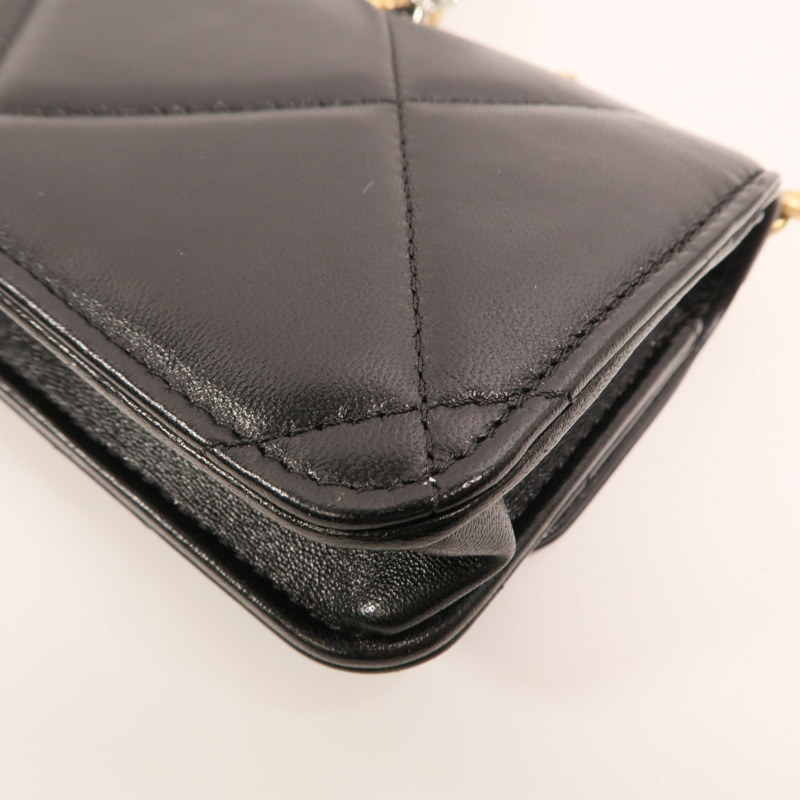 CHANEL 羊皮皮革Chanel 19 Phone Bag金扣鏈帶手挽肩背兩用袋-11