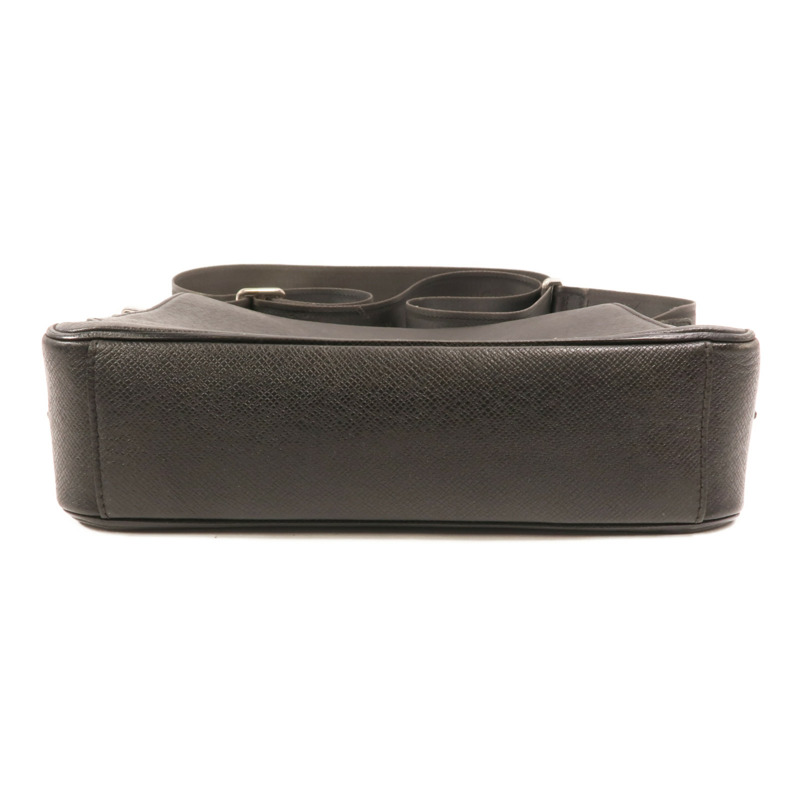 LOUIS VUITTON Taiga Roman PM銀扣肩背袋-3