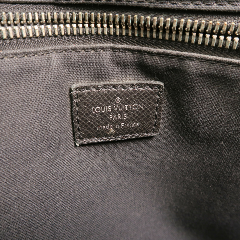 LOUIS VUITTON Taiga Roman PM銀扣肩背袋-5