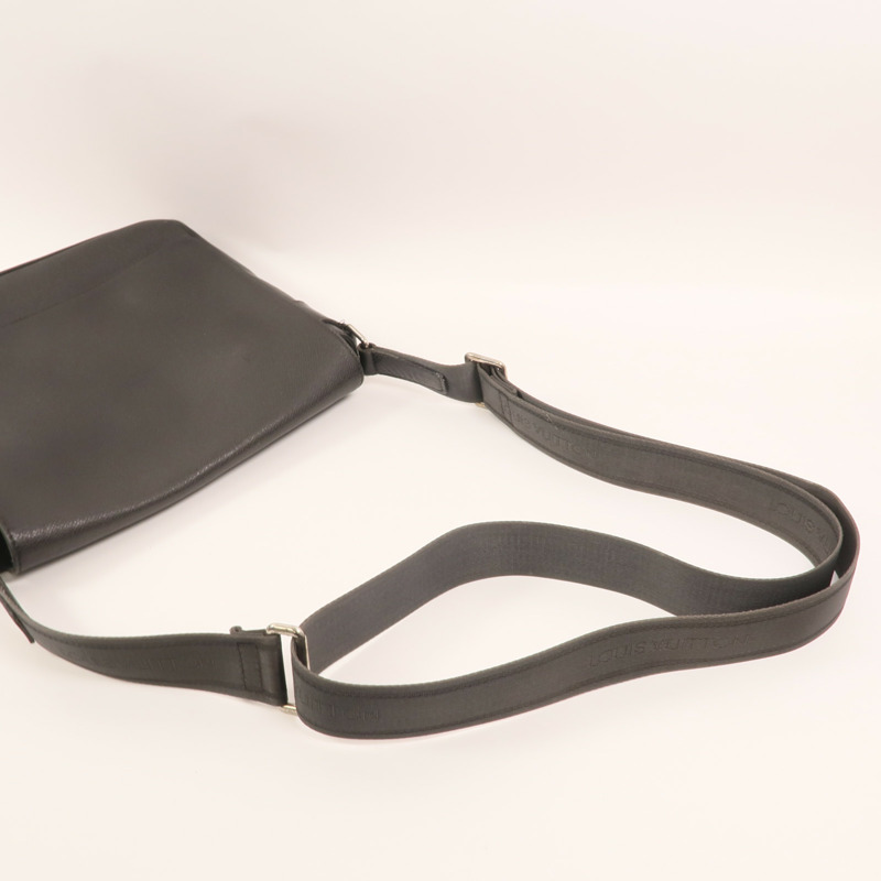 LOUIS VUITTON Taiga Roman PM銀扣肩背袋-7