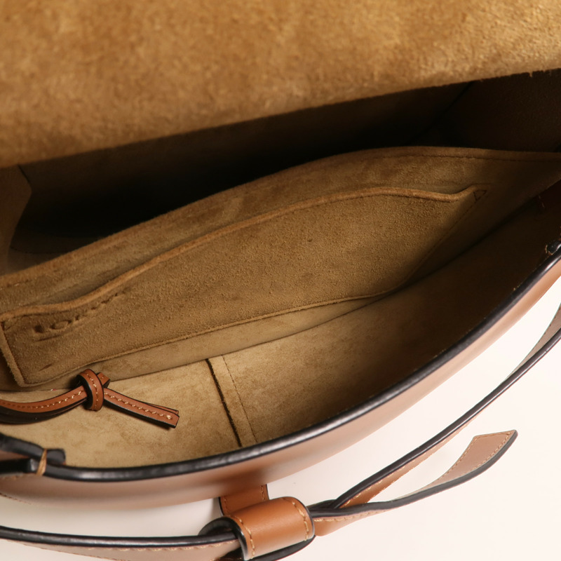 LOEWE 牛皮皮革Small Gate金扣肩背袋-4