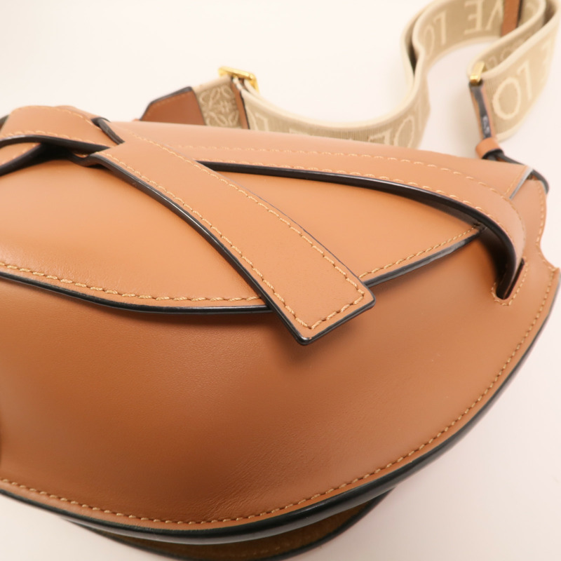 LOEWE 牛皮皮革Small Gate金扣肩背袋-10