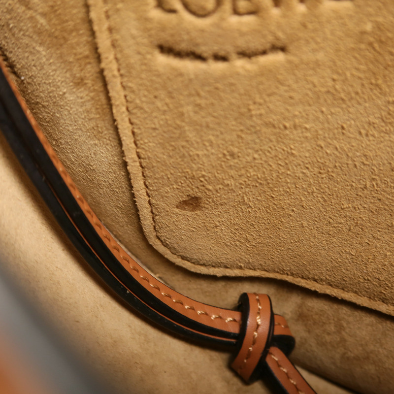 LOEWE 牛皮皮革Small Gate金扣肩背袋-15