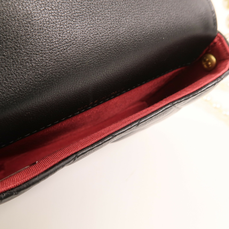 CHANEL 羊皮皮革Pearl Chain Wallet金扣鏈帶肩背袋-4