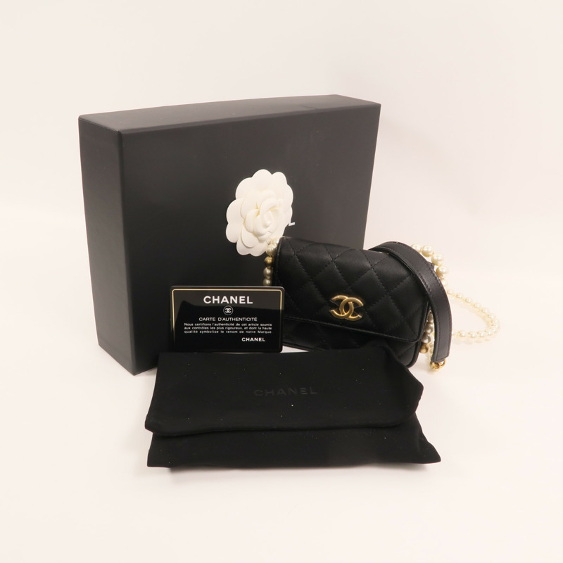 CHANEL 羊皮皮革Pearl Chain Wallet金扣鏈帶肩背袋-9