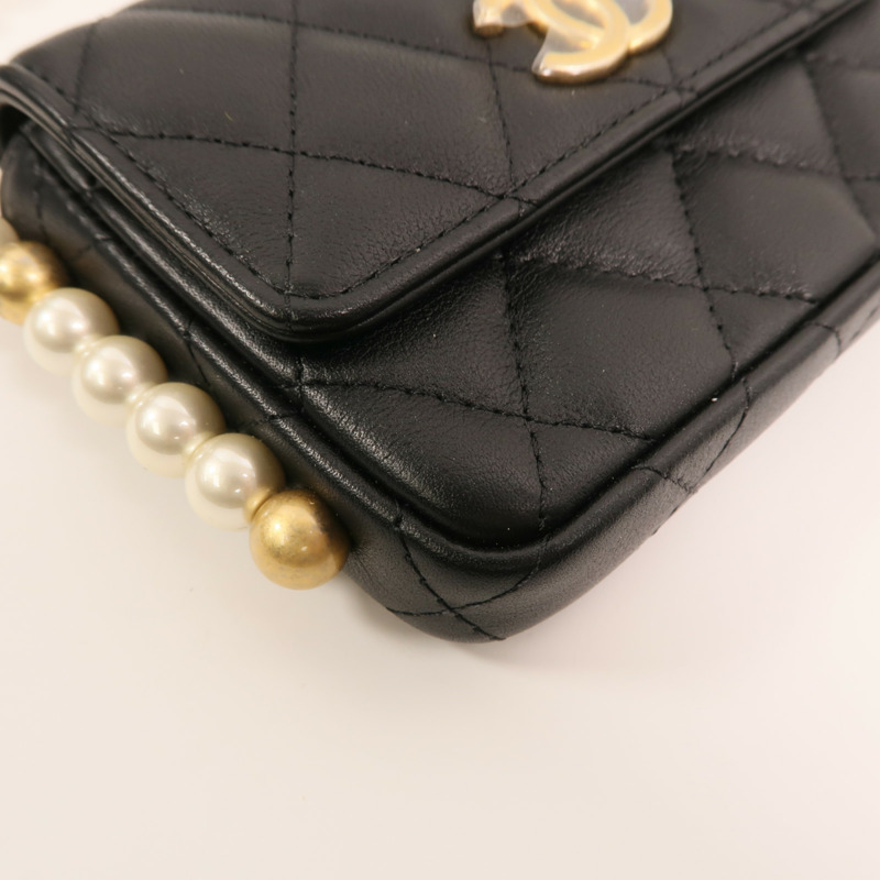 CHANEL 羊皮皮革Pearl Chain Wallet金扣鏈帶肩背袋-11