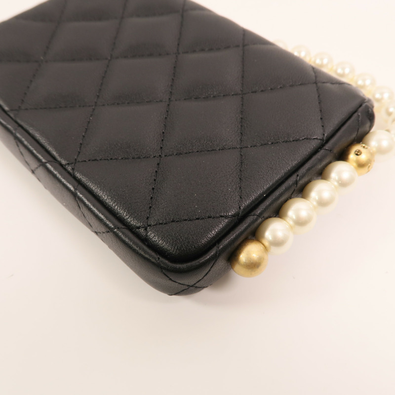 CHANEL 羊皮皮革Pearl Chain Wallet金扣鏈帶肩背袋-12