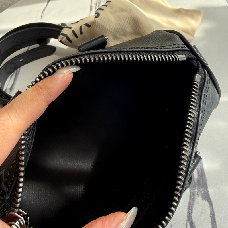 Lv keepall Xs 20cm 斜背包🤍🤍💕男女都可以-9