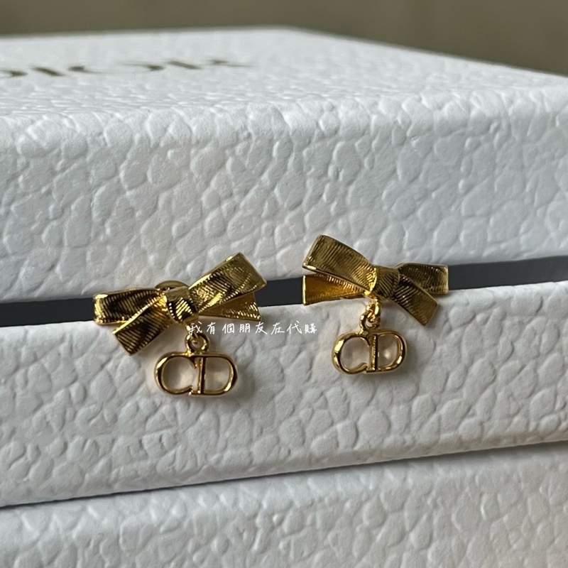 《我有個朋友在代購》Dior金色迷你蝴蝶結耳環-0