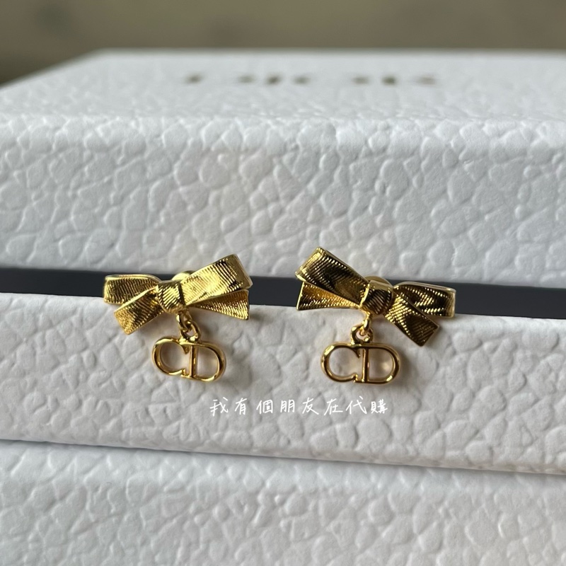 《我有個朋友在代購》Dior金色迷你蝴蝶結耳環-1
