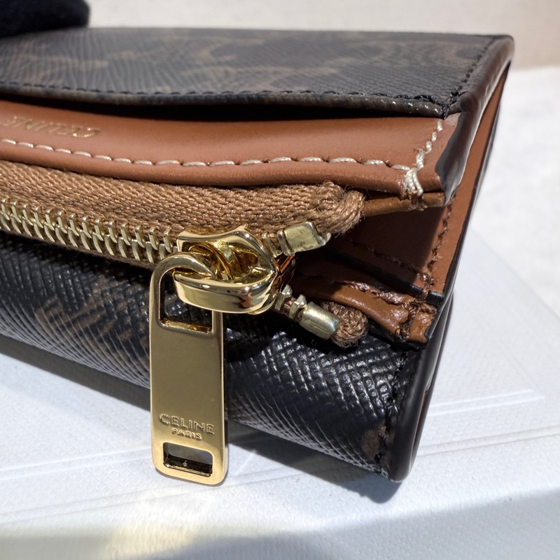 Celine✨可拆式TRIOMPHE標誌印花短款短夾錢包卡包 二合一-28