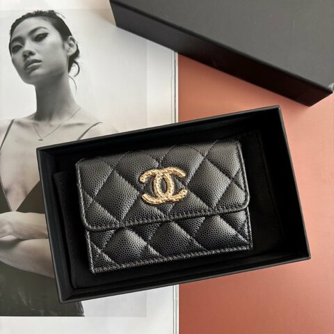 限定款 ::CHANEL::香奈兒菱格紋雙C釦式三摺短夾 內迴紋針圖樣