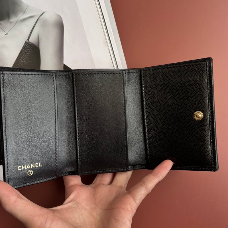 限定款 ::CHANEL::香奈兒菱格紋雙C釦式三摺短夾 內迴紋針圖樣-8