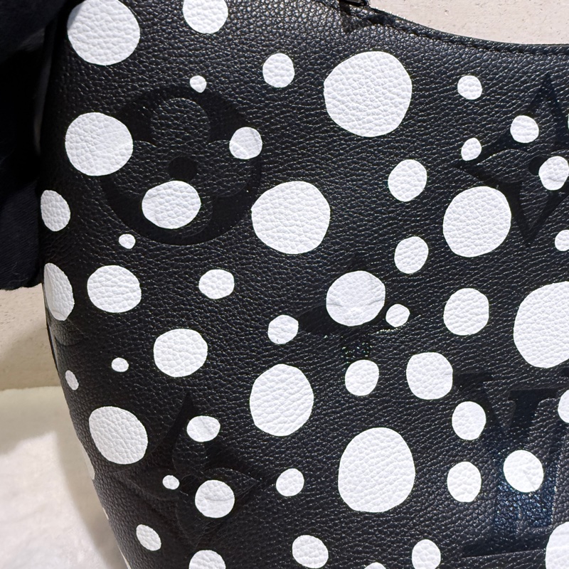 Louis Vuitton✨LV X YAYOI KUSAMA草間彌生 限定款 南瓜波點手提包腋下包 芯片款-10
