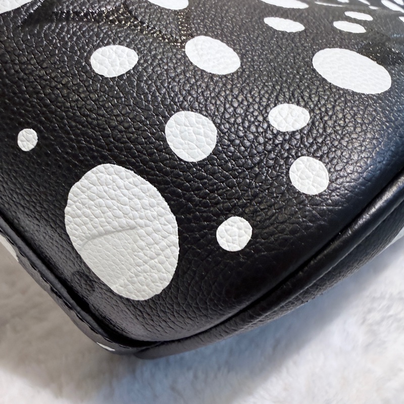 Louis Vuitton✨LV X YAYOI KUSAMA草間彌生 限定款 南瓜波點手提包腋下包 芯片款-16