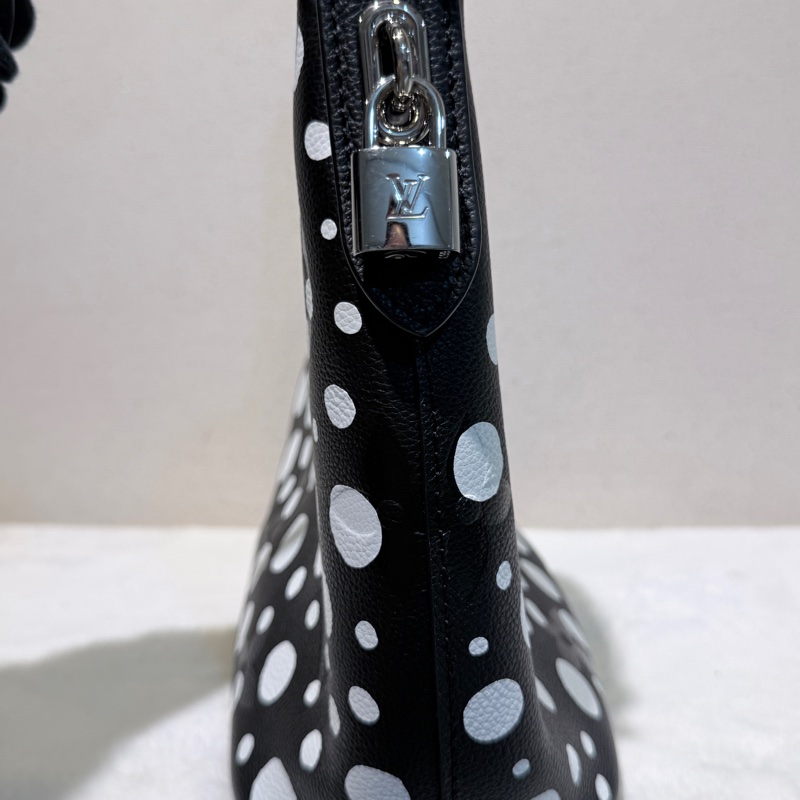 Louis Vuitton✨LV X YAYOI KUSAMA草間彌生 限定款 南瓜波點手提包腋下包 芯片款-18