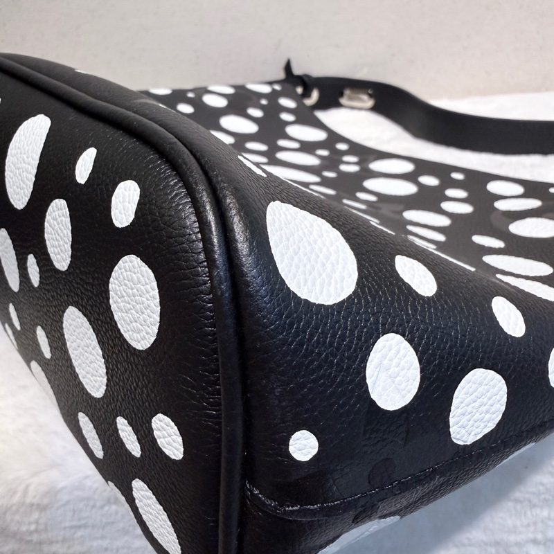 Louis Vuitton✨LV X YAYOI KUSAMA草間彌生 限定款 南瓜波點手提包腋下包 芯片款-21