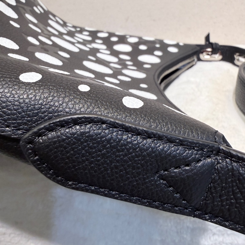 Louis Vuitton✨LV X YAYOI KUSAMA草間彌生 限定款 南瓜波點手提包腋下包 芯片款-22