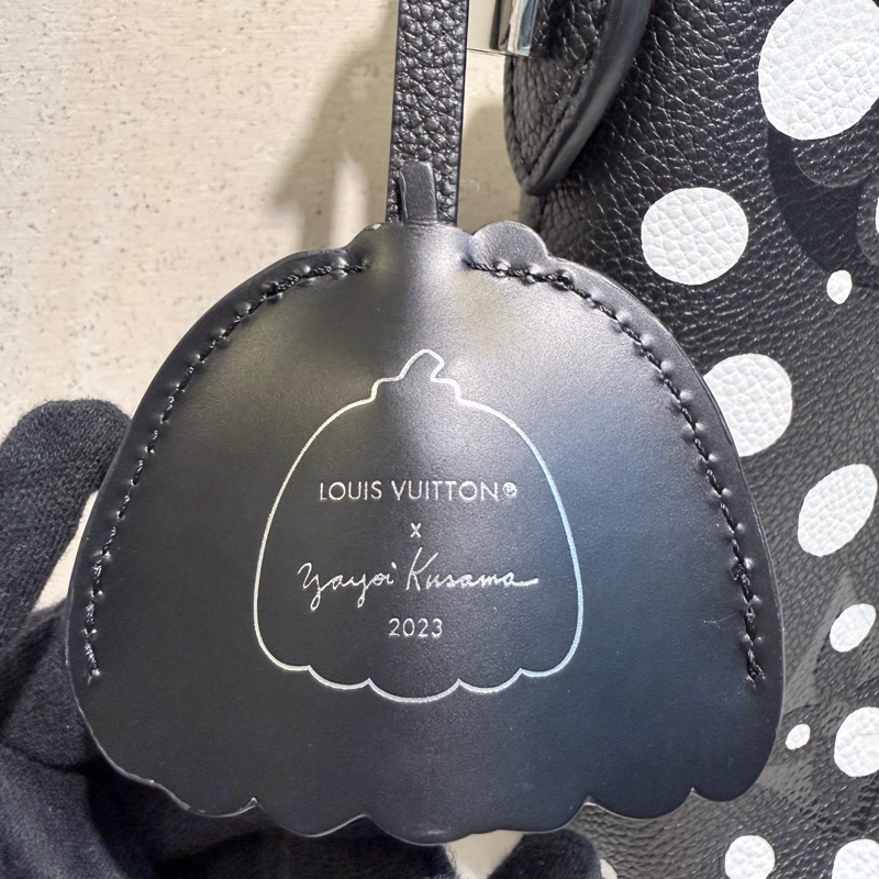 Louis Vuitton✨LV X YAYOI KUSAMA草間彌生 限定款 南瓜波點手提包腋下包 芯片款-35