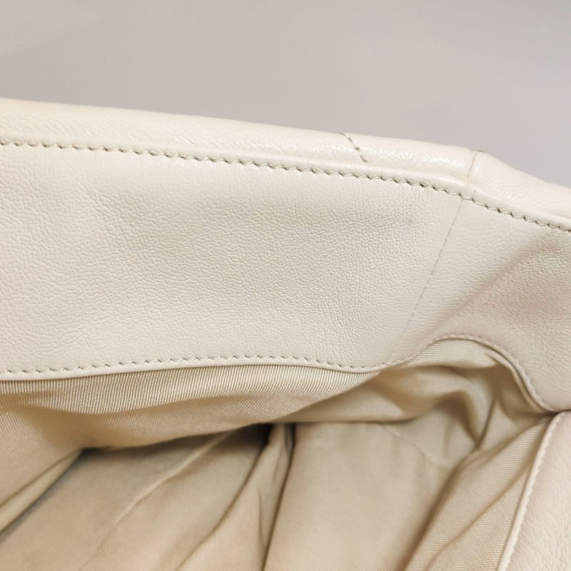 Chanel 19 Bag Maxi皮菱格絎縫穿皮雙C扣斜背包單肩包-10