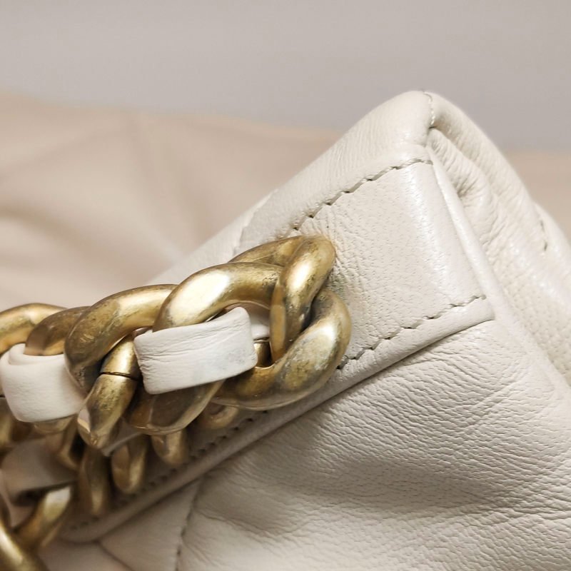 Chanel 19 Bag Maxi皮菱格絎縫穿皮雙C扣斜背包單肩包-12