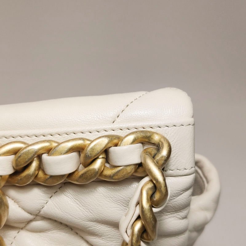 Chanel 19 Bag Maxi皮菱格絎縫穿皮雙C扣斜背包單肩包-13