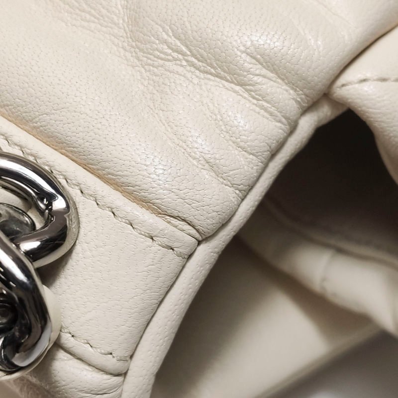 Chanel 19 Bag Maxi皮菱格絎縫穿皮雙C扣斜背包單肩包-17