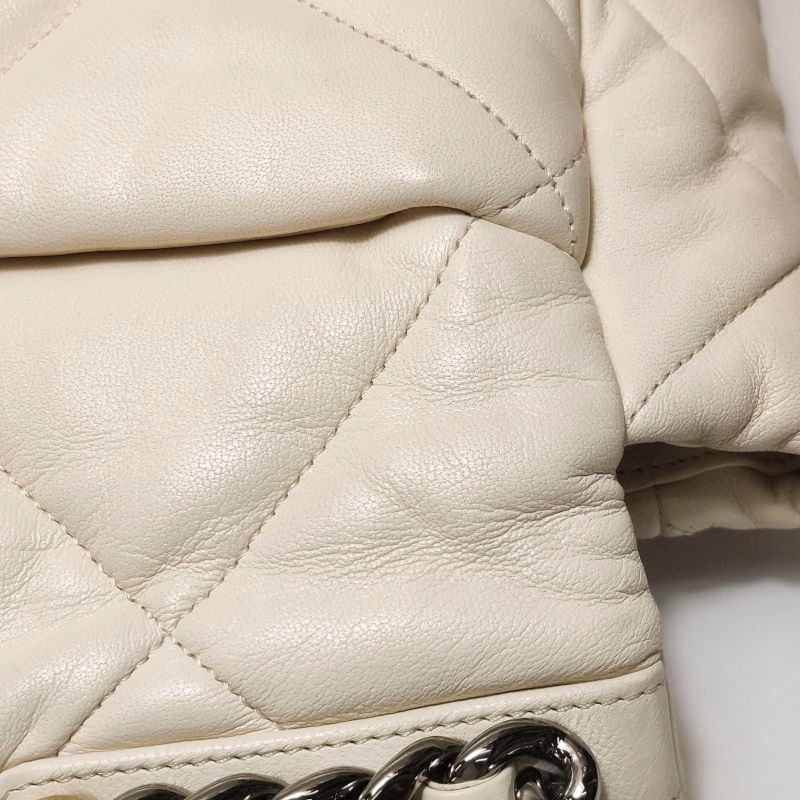 Chanel 19 Bag Maxi皮菱格絎縫穿皮雙C扣斜背包單肩包-22