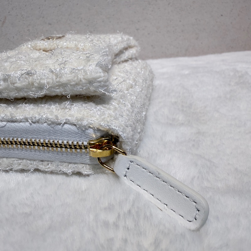 Chanel✨2023A白金毛呢蝴蝶結卡包零錢包-20