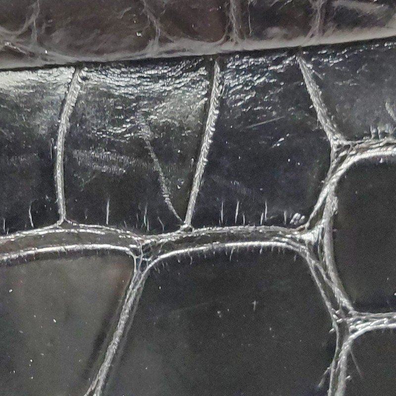 Gucci 鱷魚皮純色壓紋字母ogo金屬扣手提包-16