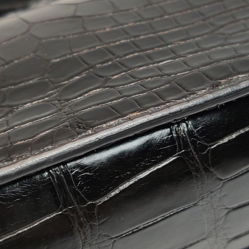 Gucci 鱷魚皮純色壓紋字母ogo金屬扣手提包-22