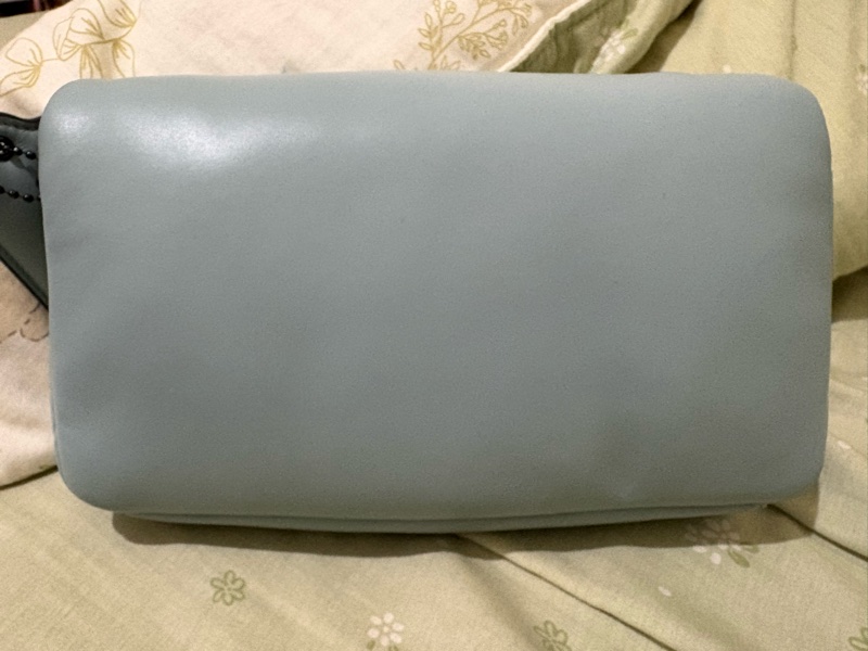 Coach pillow tabby 26枕頭包 霧霾藍買一送一-9