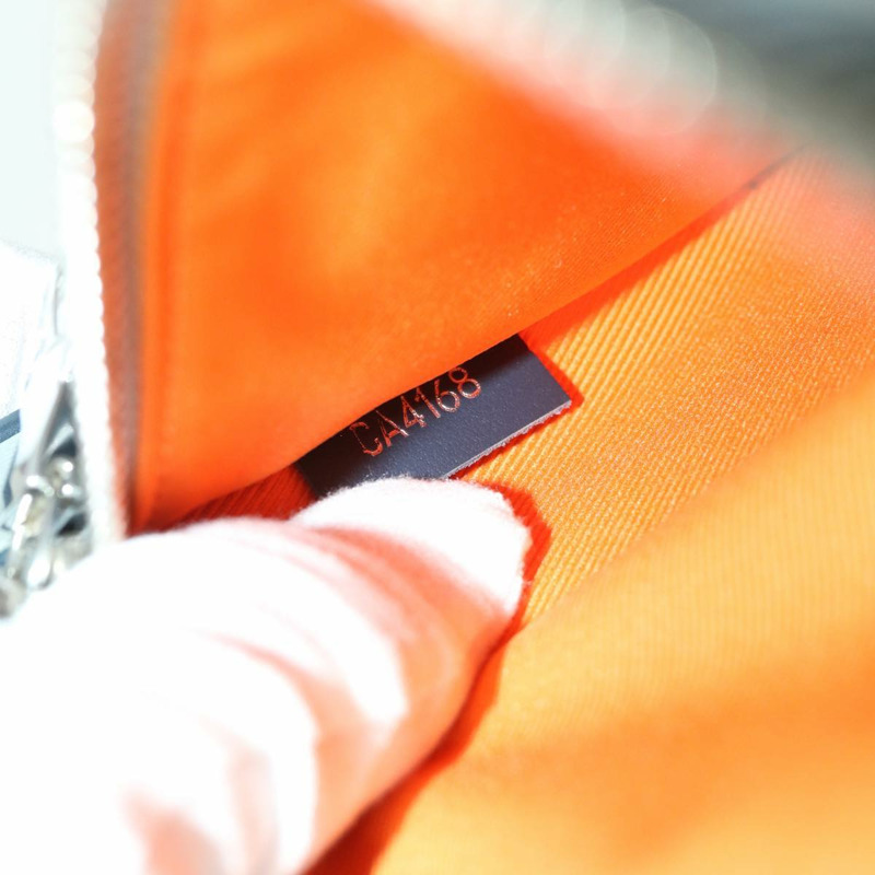 【日本直送】路易威登 Monogram Satellite Alpha 手拿包 銀色 M44171 LV Auth 32344V-10