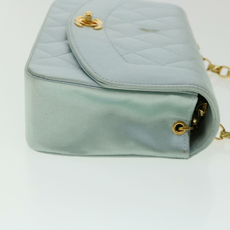 【日本直送】香奈兒 Diana Matelasse 緞面肩背包，淺藍色，CC 標誌，正品編號 33325V-4